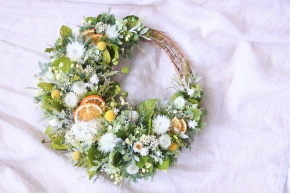 プリザーブドグリーンの三日月リース